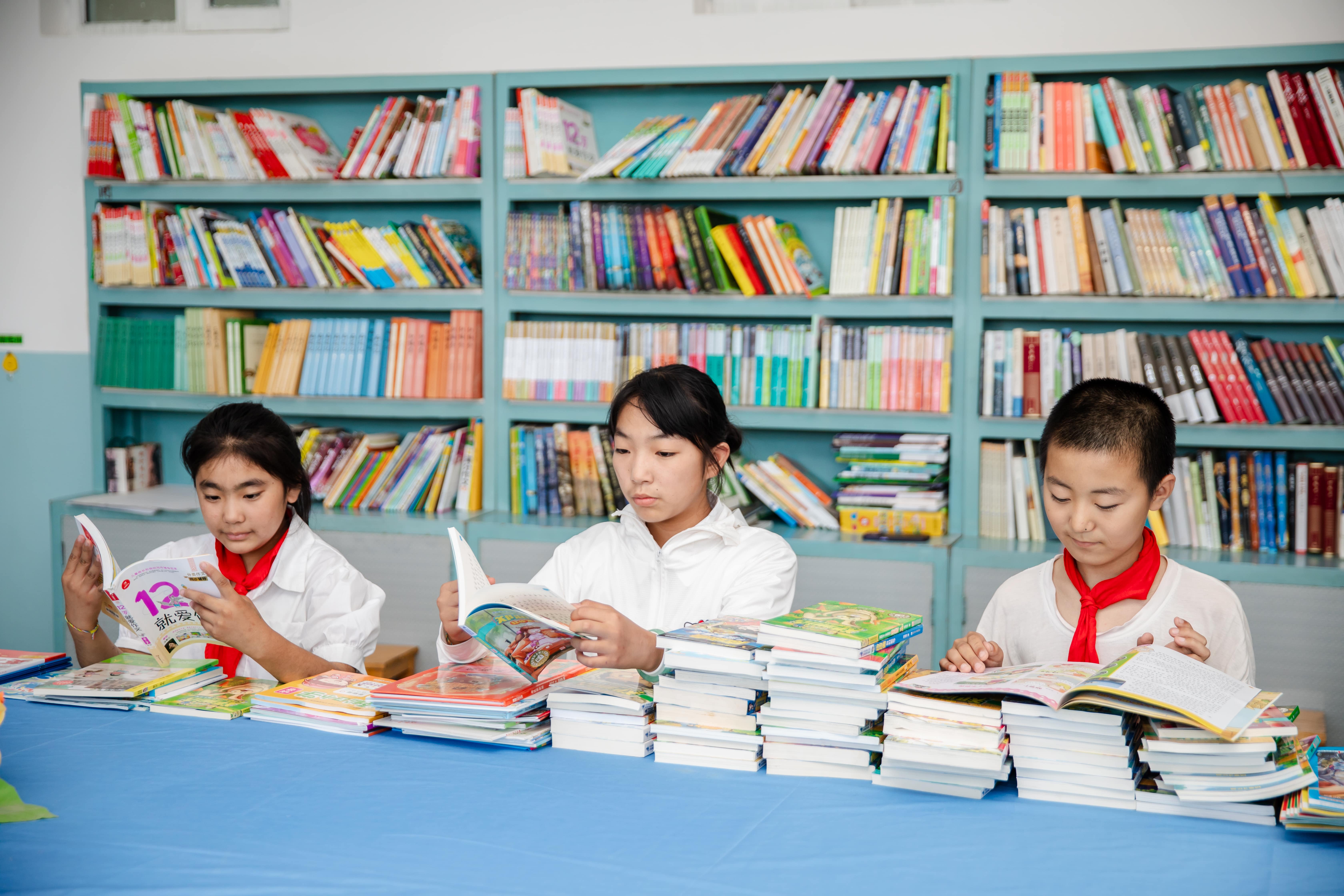天津高校大学生记者走进贝博游戏平台公益小学开展“书香悦读,筑梦成长”活动 天津高校大学生记者走进贝博游戏平台公益小学开展“书香悦读,筑梦成长”活动