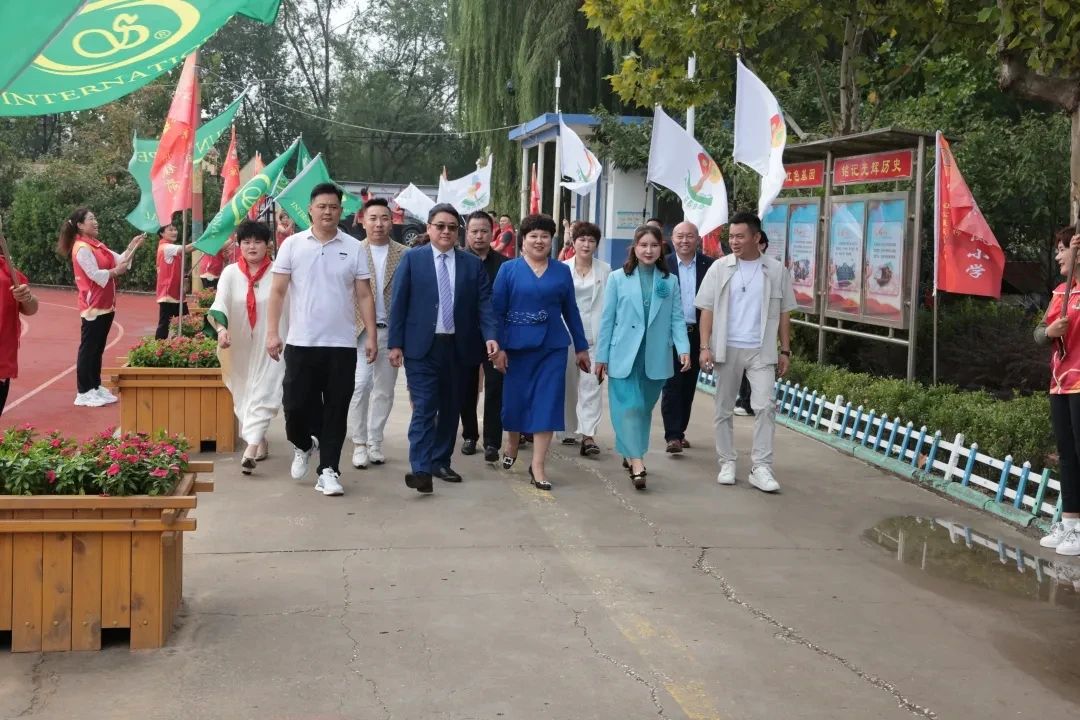 第236所 山东省平度市崔家集镇前洼贝博游戏平台徐春凤小学