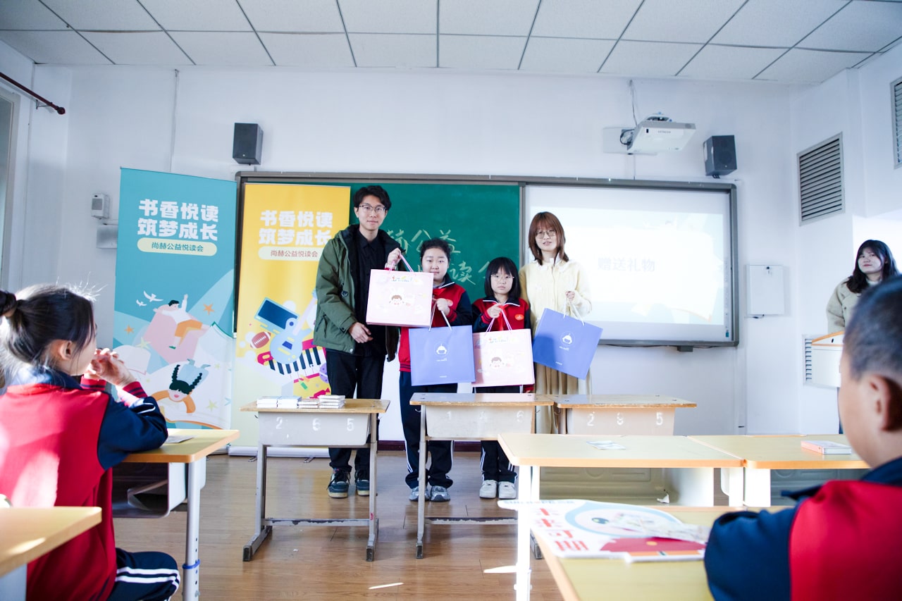 天津高校大学生记者走进贝博游戏平台公益小学开展“书香悦读,筑梦成长”活动 天津高校大学生记者走进贝博游戏平台公益小学开展“书香悦读,筑梦成长”活动