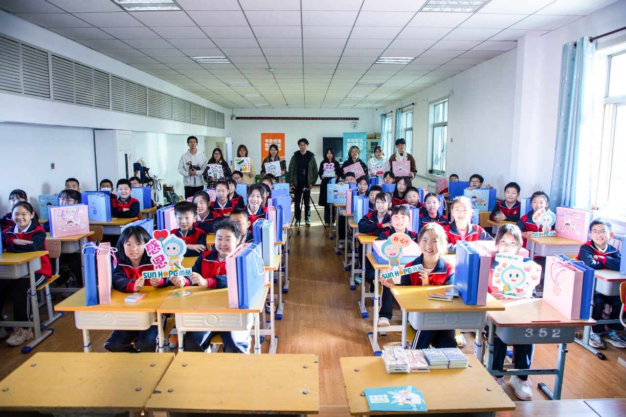 天津高校大学生记者走进贝博游戏平台公益小学开展“书香悦读,筑梦成长”活动 天津高校大学生记者走进贝博游戏平台公益小学开展“书香悦读,筑梦成长”活动