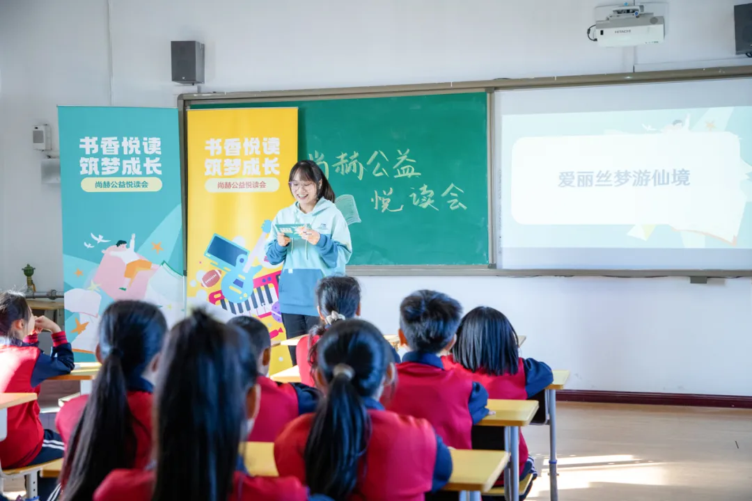 天津高校大学生记者走进贝博游戏平台公益小学开展“书香悦读,筑梦成长”活动 天津高校大学生记者走进贝博游戏平台公益小学开展“书香悦读,筑梦成长”活动
